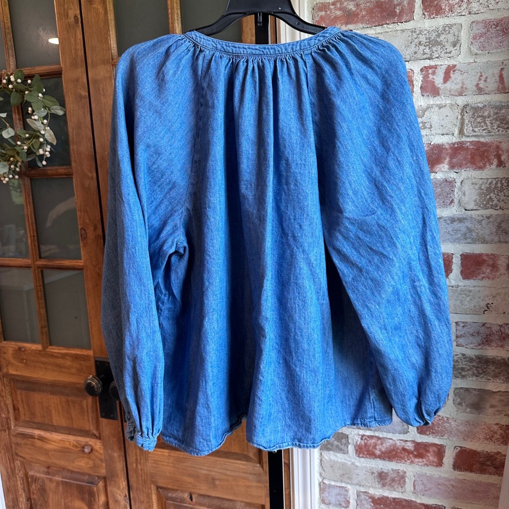 Old Navy Chambray Blouse Womens Blue V-Neck Long Sleeve Cotton Peasant Top L - Picture 3 of 6